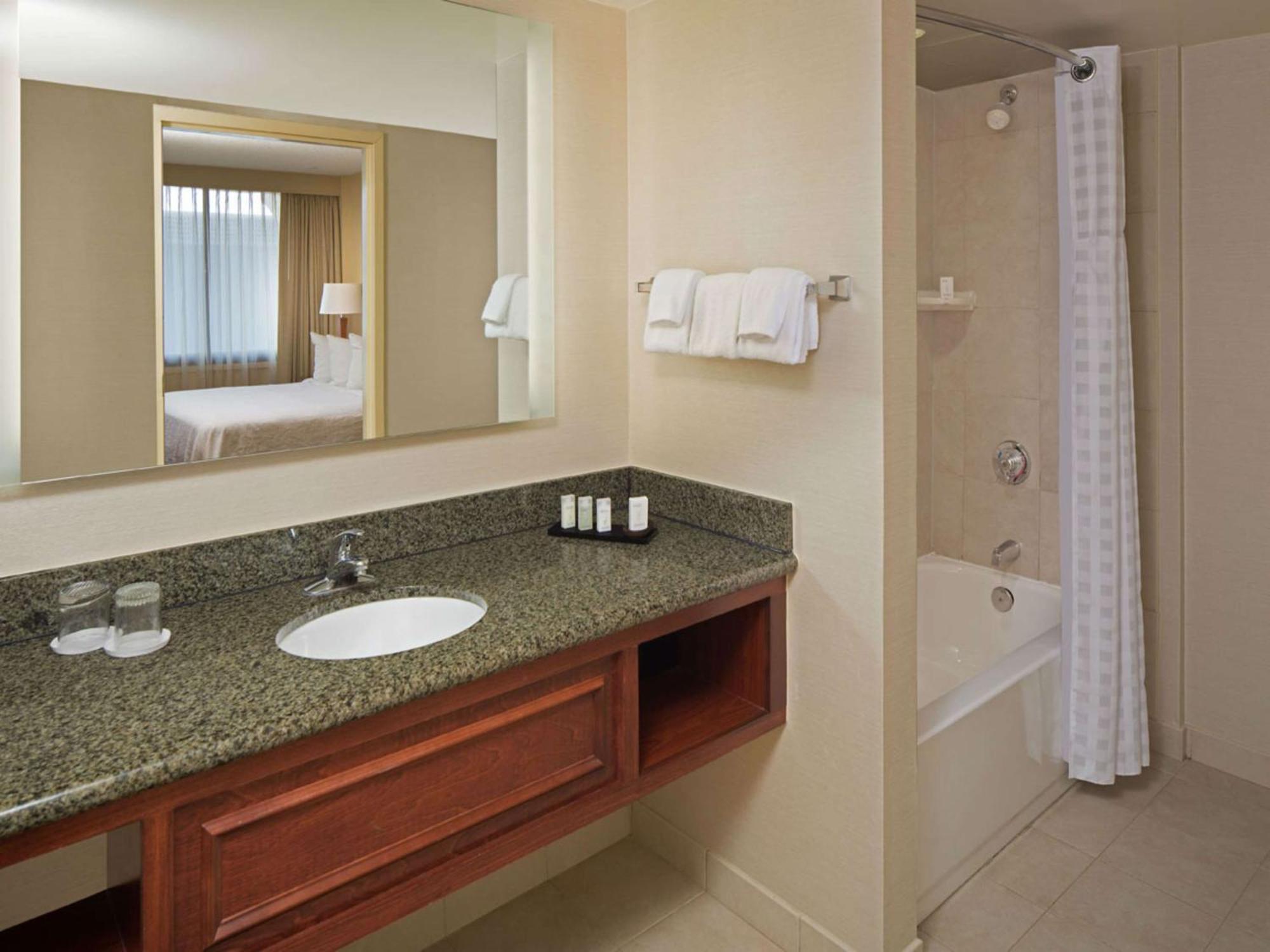 Embassy Suites Winston-Salem Dış mekan fotoğraf