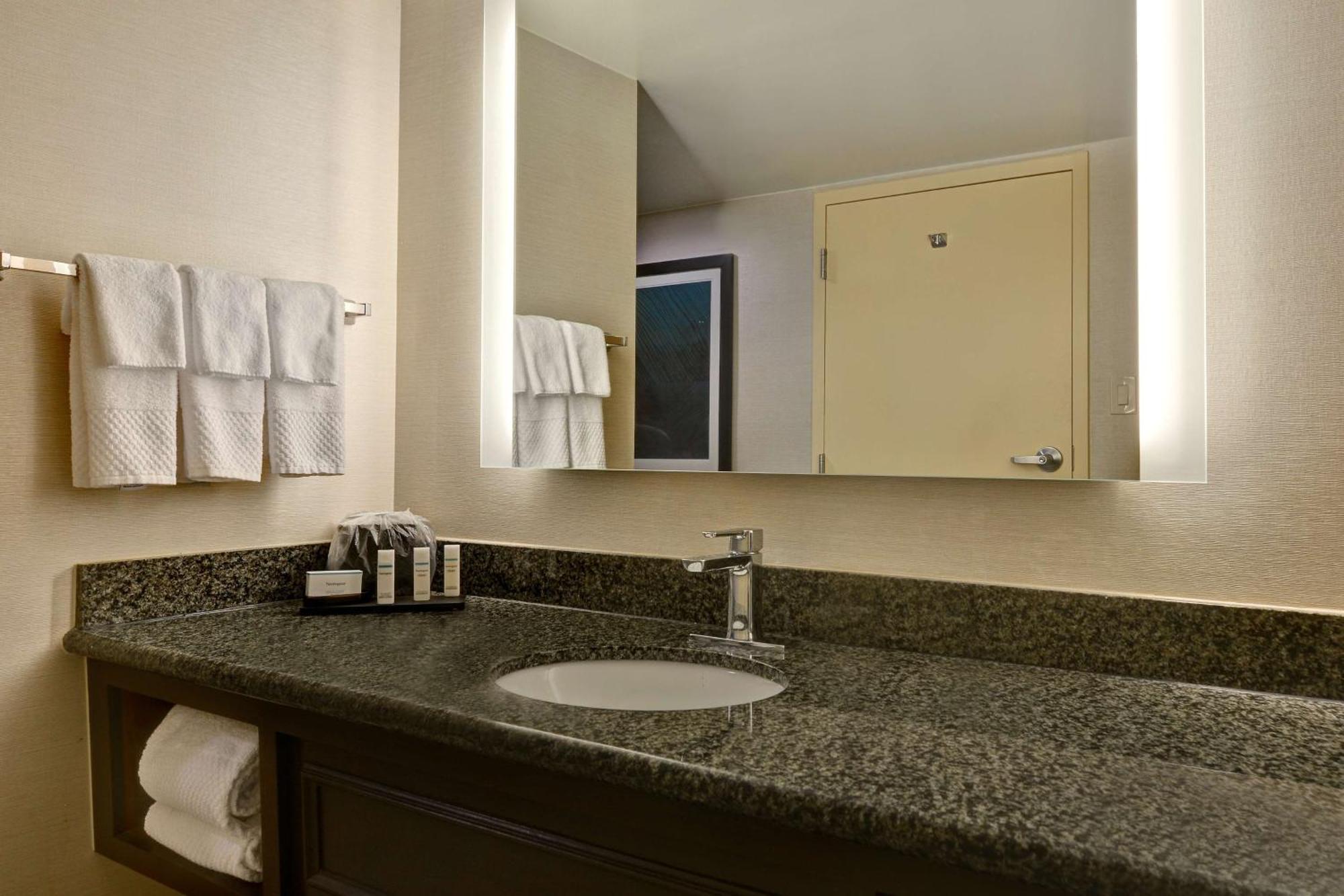 Embassy Suites Winston-Salem Dış mekan fotoğraf